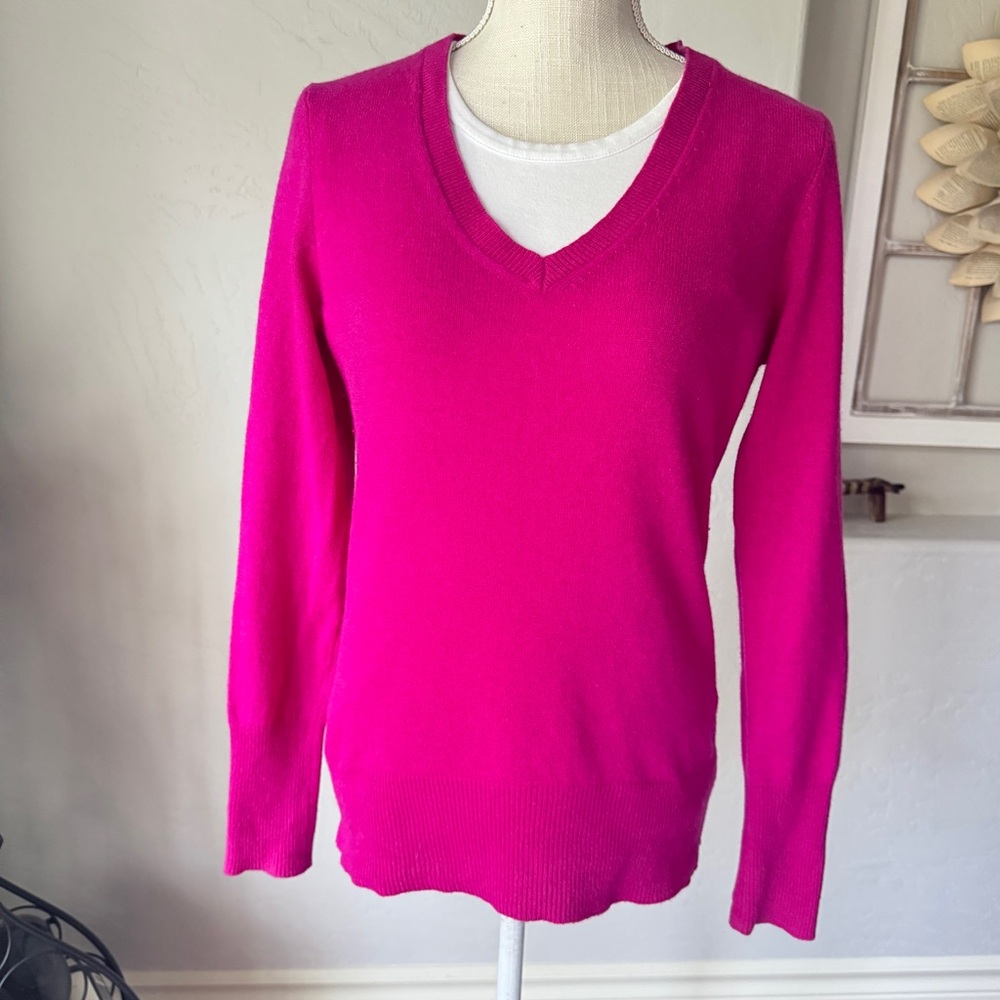 Halogen Sweater Womens Medium Cashmere Vibrant Pink V-neck Long Sleeve‎ Sweater